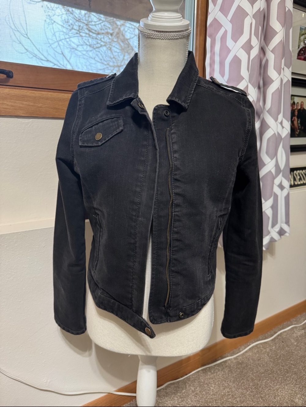 GAP Black Fitted Zip-Front Jean Jacket